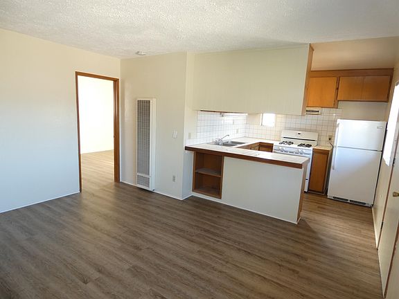 5th image of 861 Chalcedony St APT B