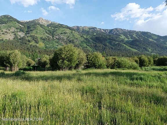 2nd image of 7000 Jensen Canyon Rd