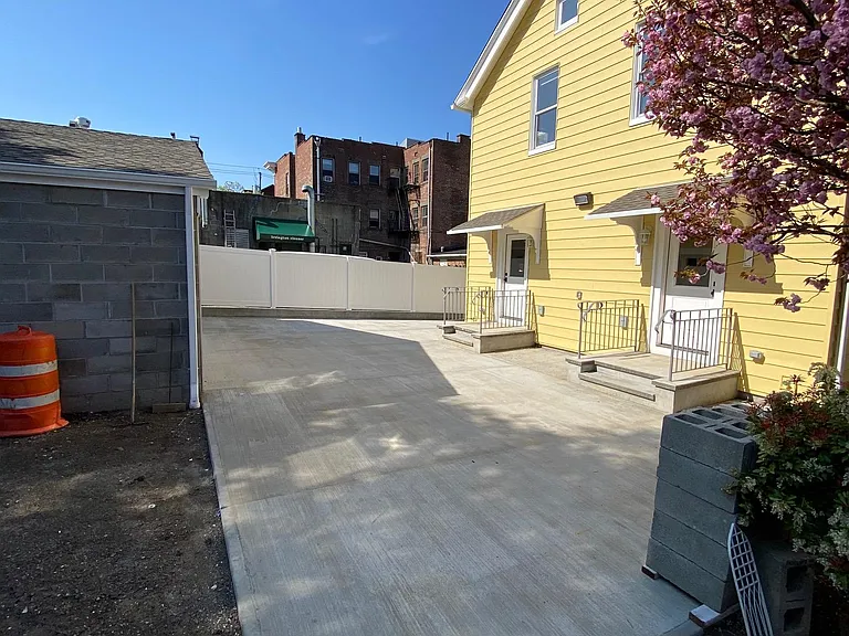 10 N Dutcher St — Photo 34