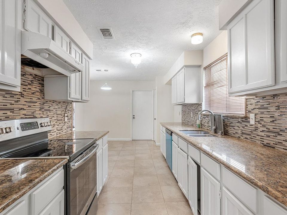 2nd image of 13515 Wimbledon Oaks Dr