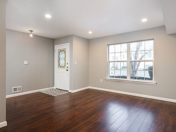 3rd image of 251 Glastonbury Ln