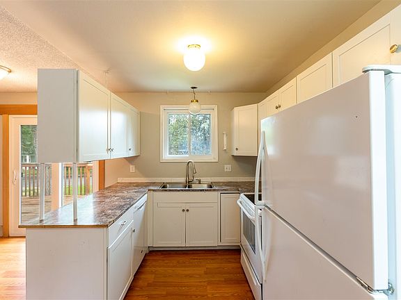 5th image of 924 E 31st Ave