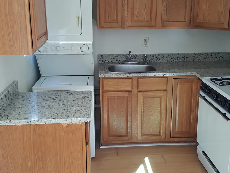 1133 Gilbert St SE #2 — Photo 5