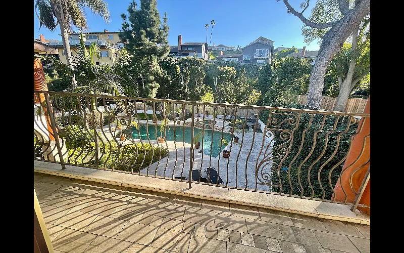 1 Private Bedroom & Bathroom In Gorgeous Mansion In Hills, Gym, Yard-Pool, View, Free Parking — Photo 4