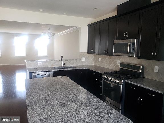 4th image of 42990 Atoka Manor Ter