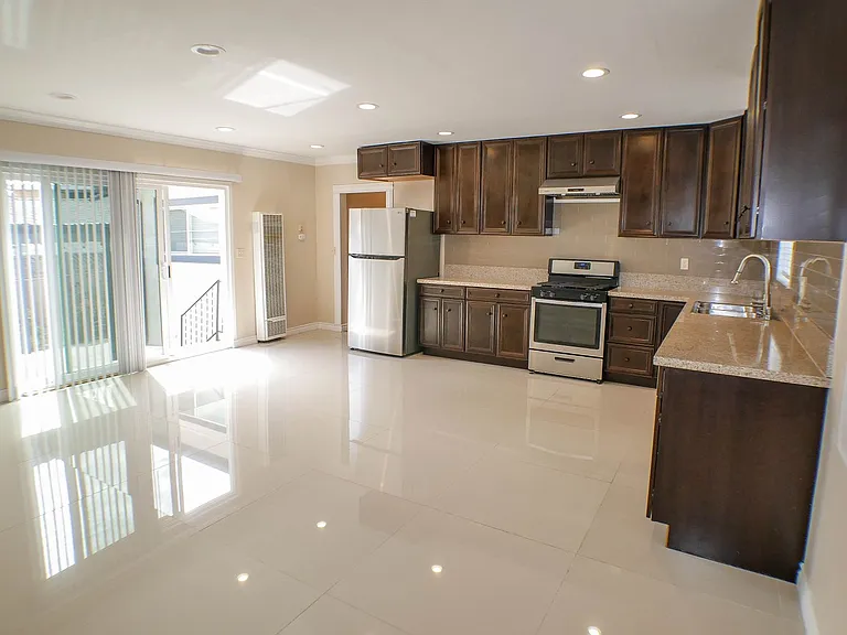 2924-2932 Suncrest Dr — Photo 35