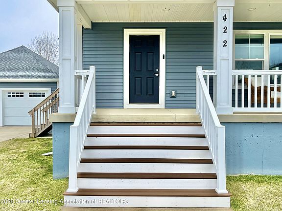 3rd image of 422 Oakwood Dr