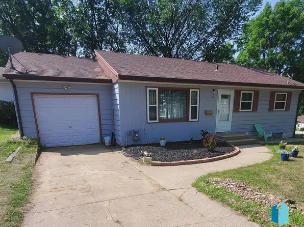 920 S Westmoor Dr, Sioux Falls, SD 57104