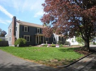 11 Ridgewood Ln, Melrose, MA 02176