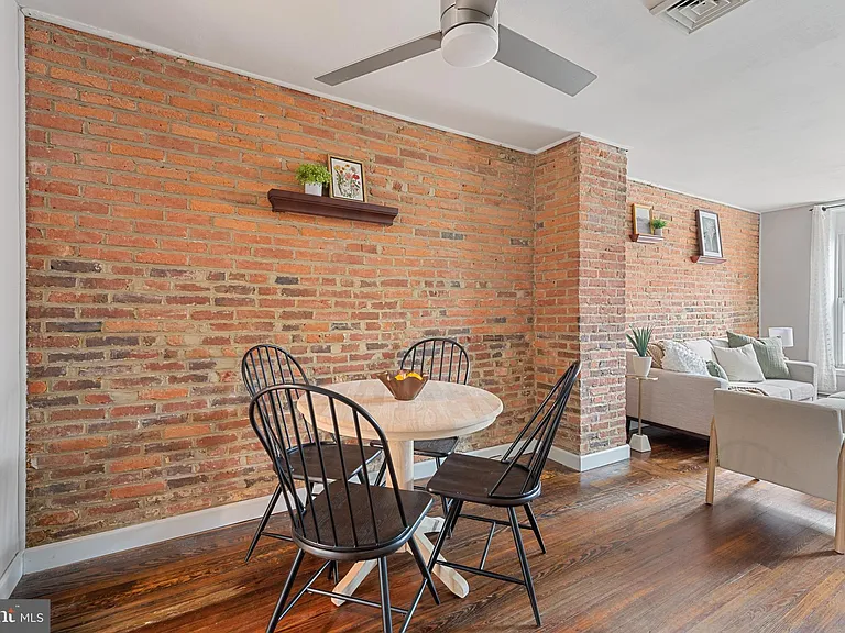 130 E Randall St — Photo 13