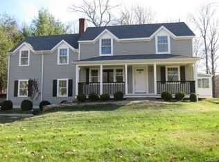 15 Mamanasco Rd, Ridgefield, CT 06877