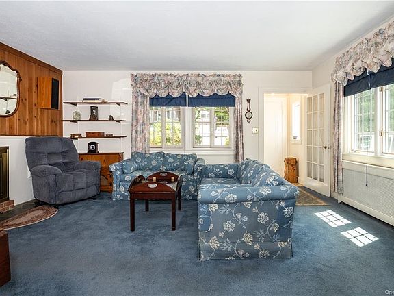 5th image of 187 Davis Ave