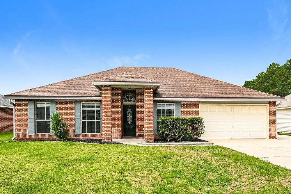 3 bed, 2.0 bath, 1704 sqft, $1,925 — Photo 1
