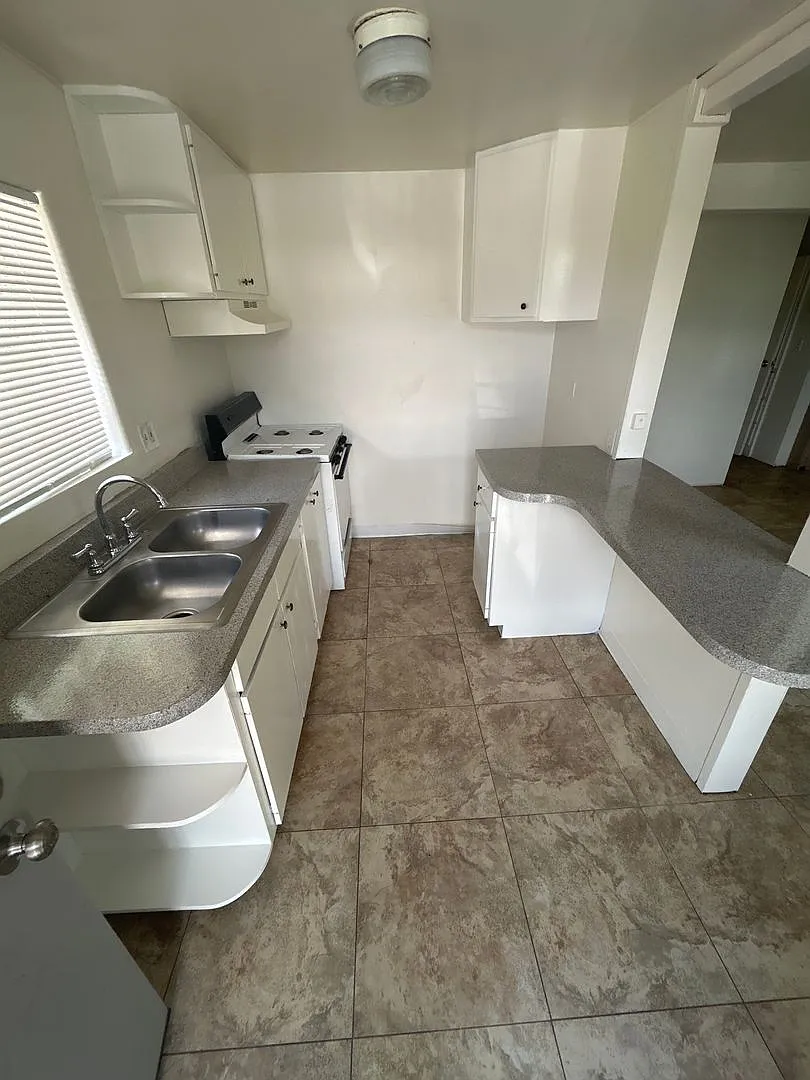 1 bed, 1.0 bath, 650 sqft, $799 — Photo 2