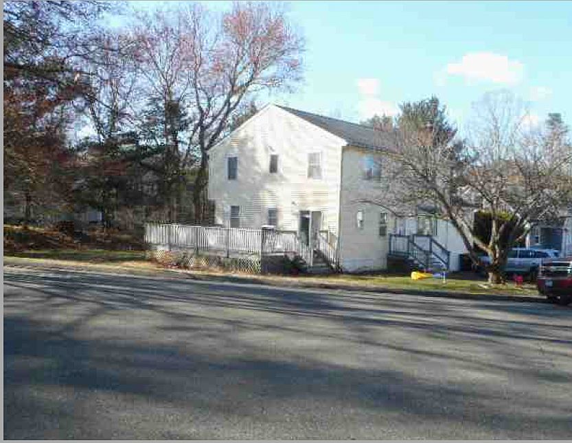 2nd image of 26 Pequonnock Rd