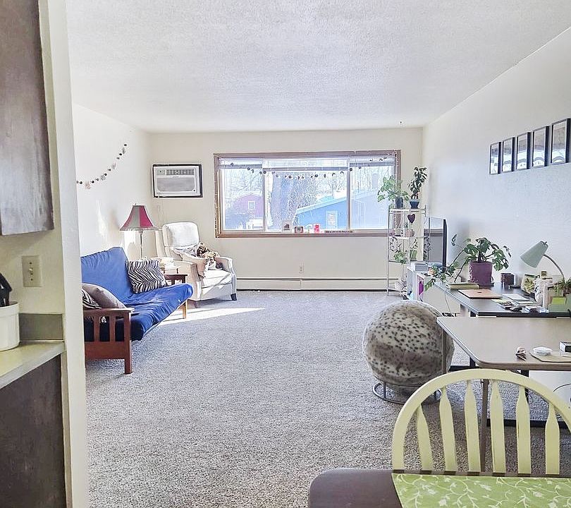 1st image of 904 Thomas Ave NE #9