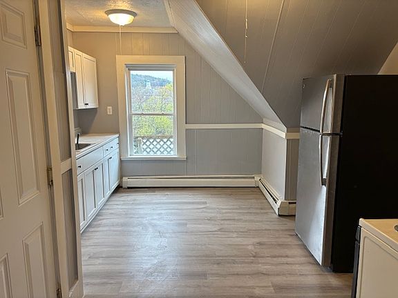 3rd image of 25 Maine Ave #3R