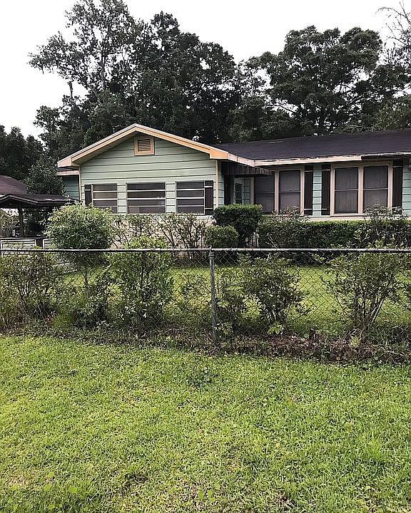 Front view - fenced 