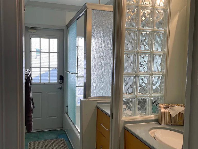 Bathroom- Shower/Tub, 2 Sinks