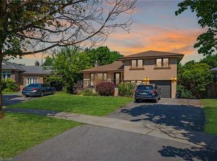 88 Rabbit Ln, Toronto, ON M9B 5S9