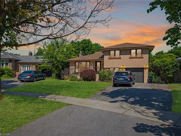 88 Rabbit Ln, Toronto, ON M9B 5S9