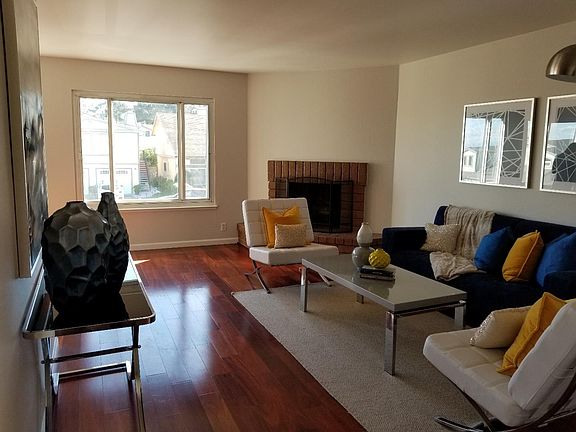 2nd image of 95 Surrey Ct