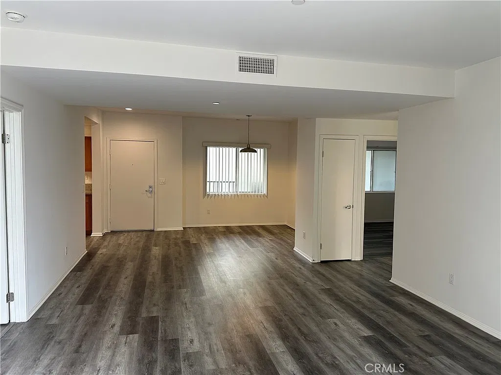 3 bed, 1220 sqft, $2,795 — Photo 4