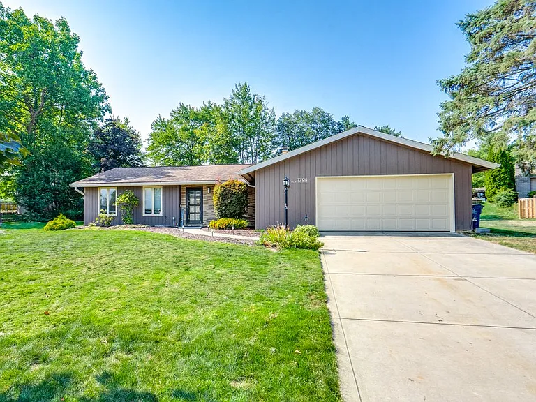7708 Delaware Dr — Photo 1