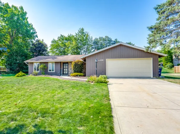 7708 Delaware Dr, Middleburg Heights, OH 44130