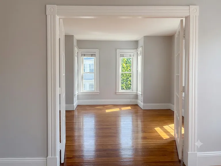 sunny living room/Alternative bedroom