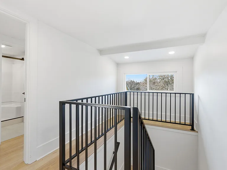 2945 NE 57th Ave — Photo 27