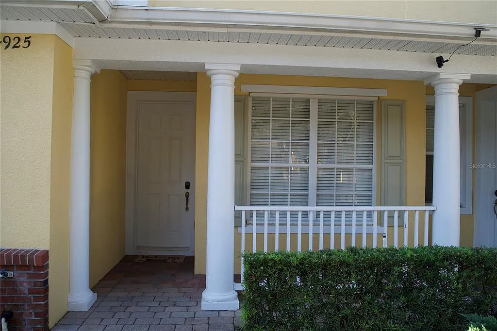 3 bed, 2.5 bath, 1832 sqft, $2,100 — Photo 2