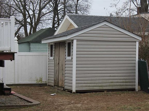 5th image of 41 Rose Ave