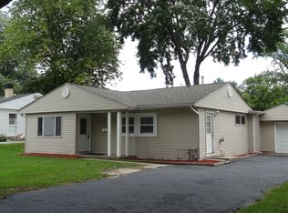 105 Green Ln, Carpentersville, IL 60110