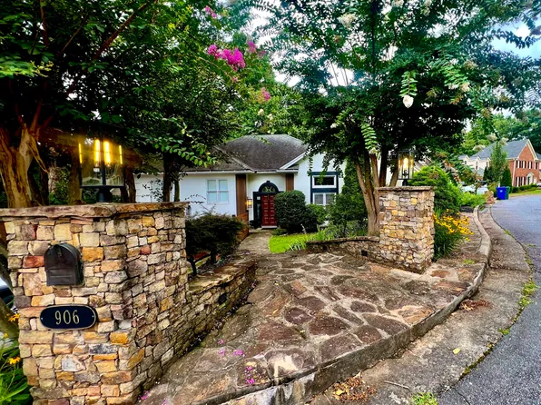 906 Heritage Pl, Decatur, GA 30033