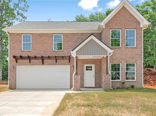 2934 Lashmit Dr, Winston Salem, NC 27103