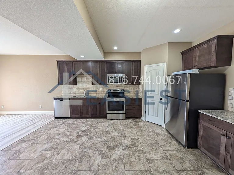 3837 NW 94th St — Photo 7