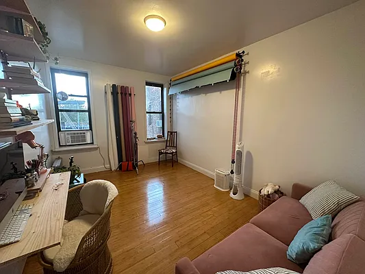 Rented by Premier Metro Realty Corp | media 5