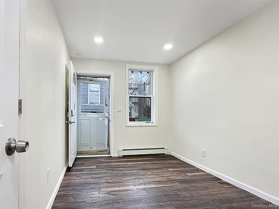 4th image of 2819 Coddington Avenue