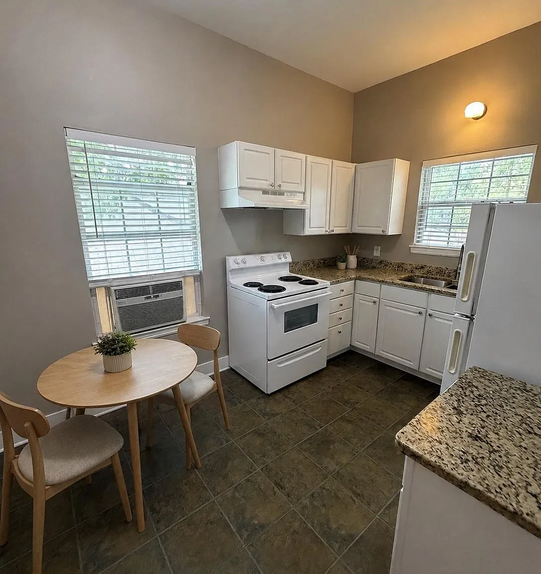 1 bed, 650 sqft, $900 — Photo 2