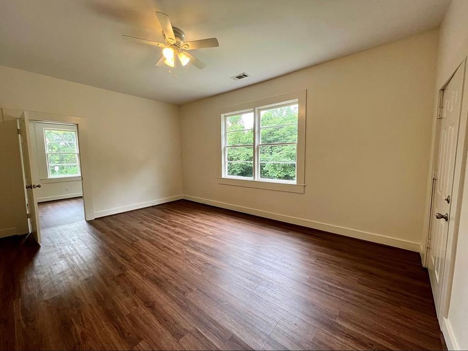 2nd image of 2937 Bradley Cir