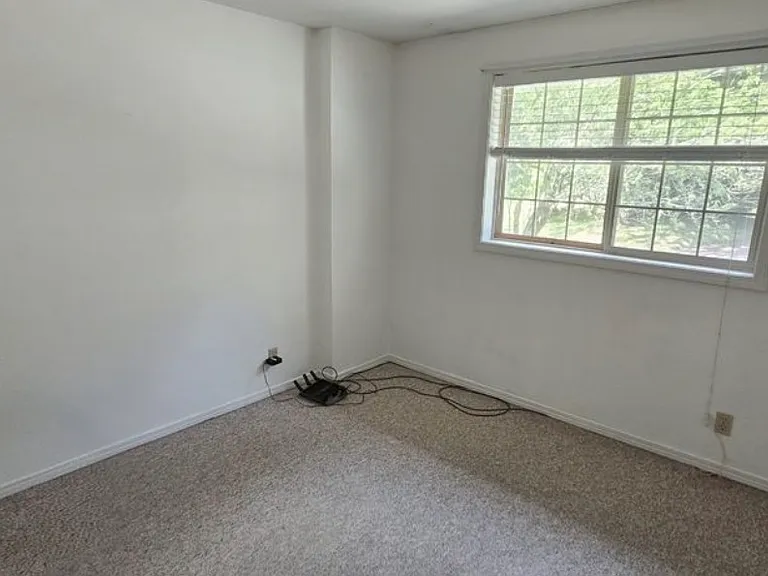 530 NW Carolyn Ln — Photo 21