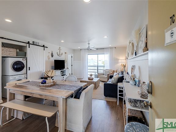 4th image of 85 Van Horne Avenue #7C