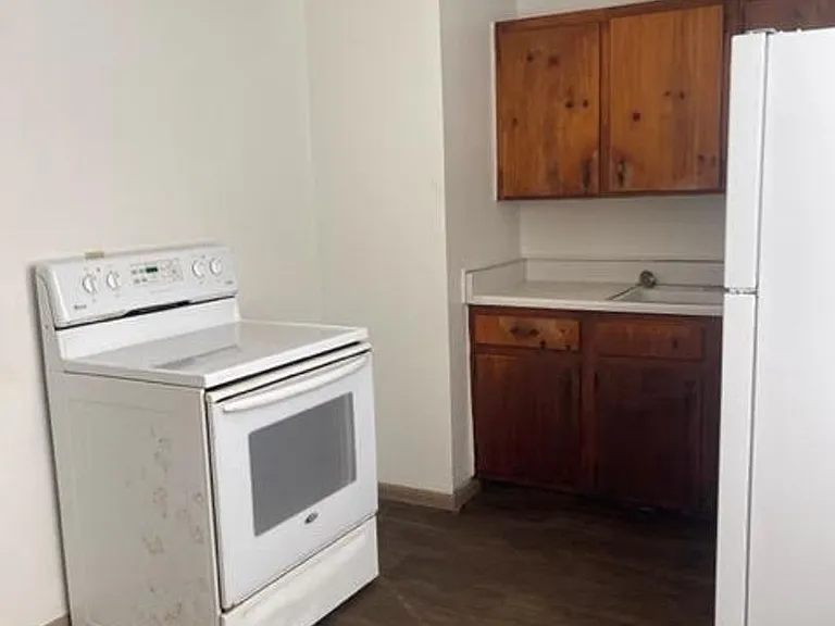 334 Williams St — Photo 4
