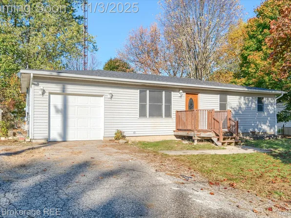 9298 Hilda Ln, Flushing, MI 48433