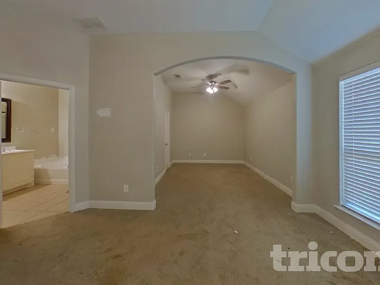 1301 Hearthstone Dr — Photo 3