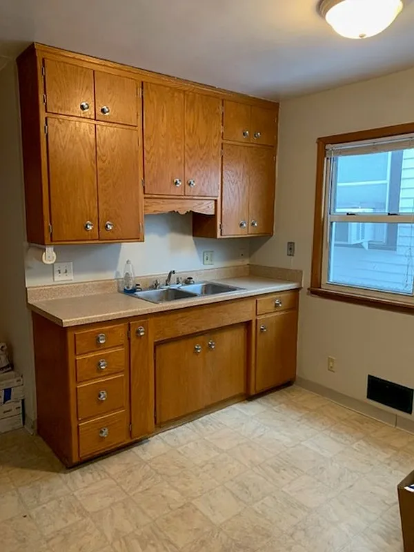 Building Photo - 1681 Dayton Ave #3