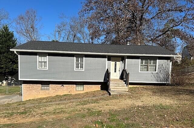 1st image of 115 Smoketree Cir