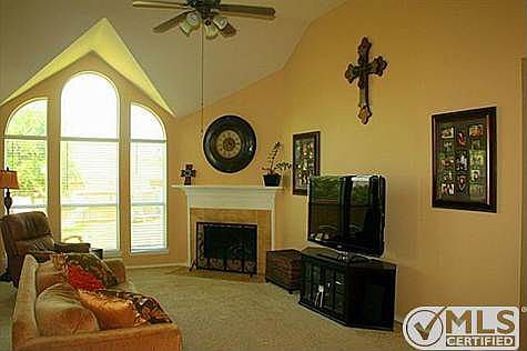 4th image of 1257 Mission Dr