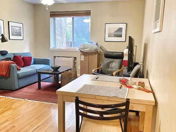5th image of 422 E 10th St APT 1R
